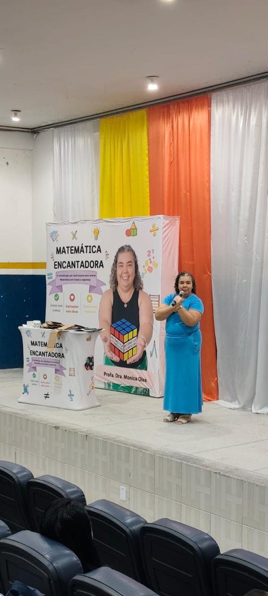 Monica em formação presencial da Matemática Encantadora
